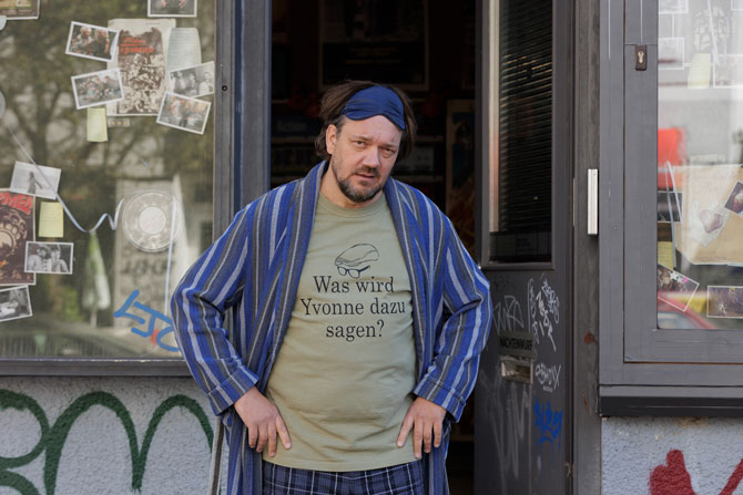 Der Held vom Bahnhof Friedrichstrasse Charly Hübner